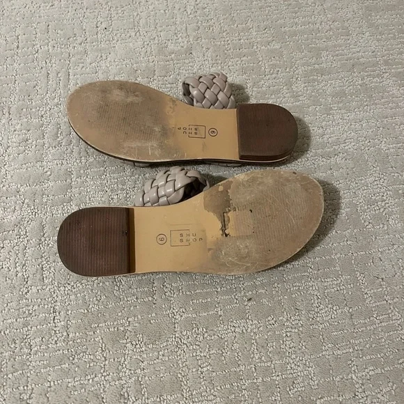 Shu shop sandals size 9 - Picture 2 of 2